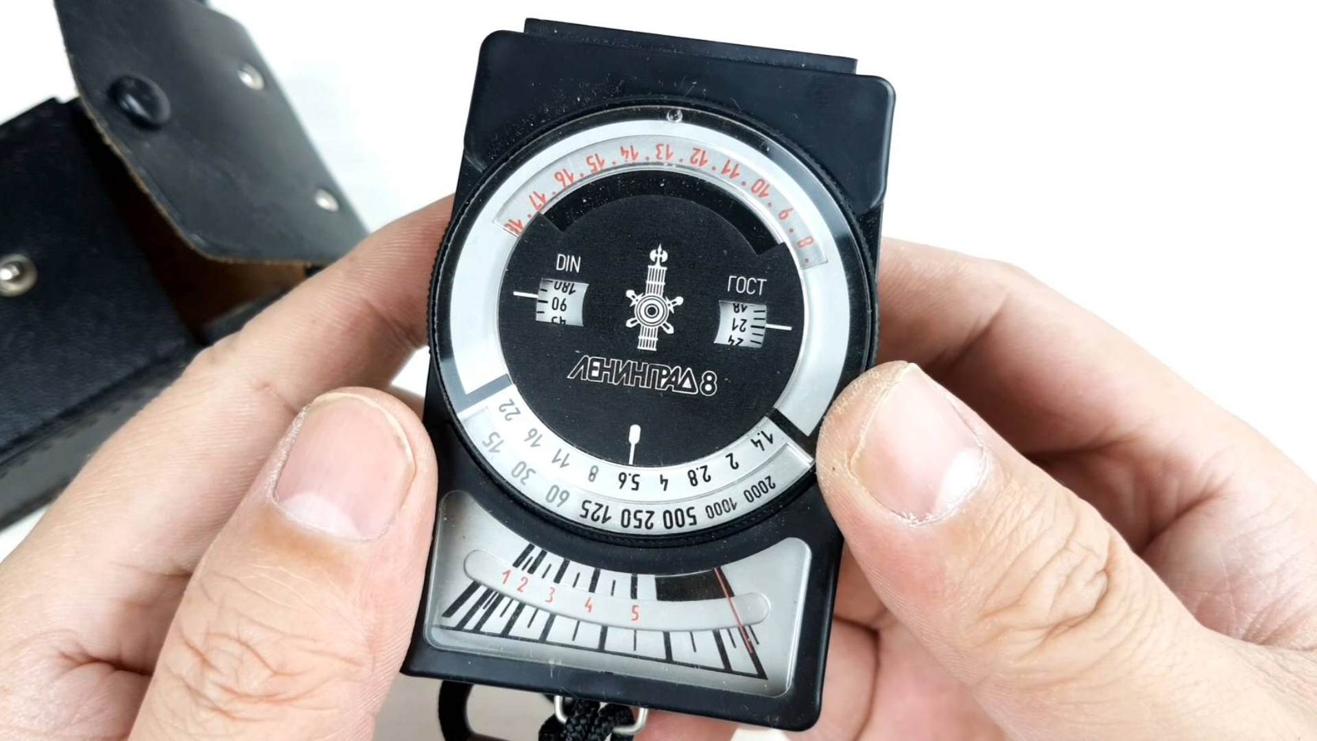 拆解战斗民族的相机测光表,看看内部简单粗暴的机械和电子结构